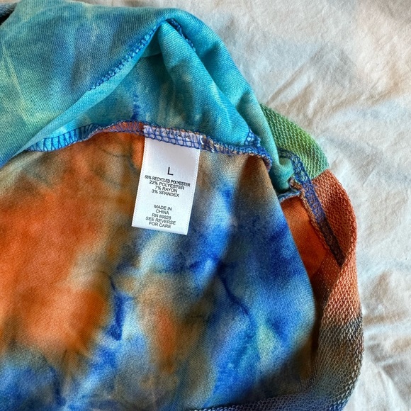 Womens Logo Lounge Tie Die Shirt.  Very Cozy with cute side pockets.  Never worn - Picture 8 of 13